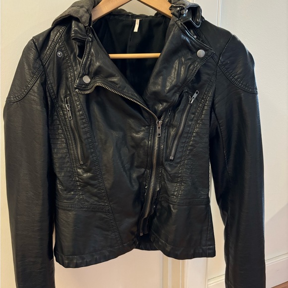 Free People Black Vegan Leather Jacket Hooded Size 2 Removable Hood Boho Coat - Picture 2 of 7
